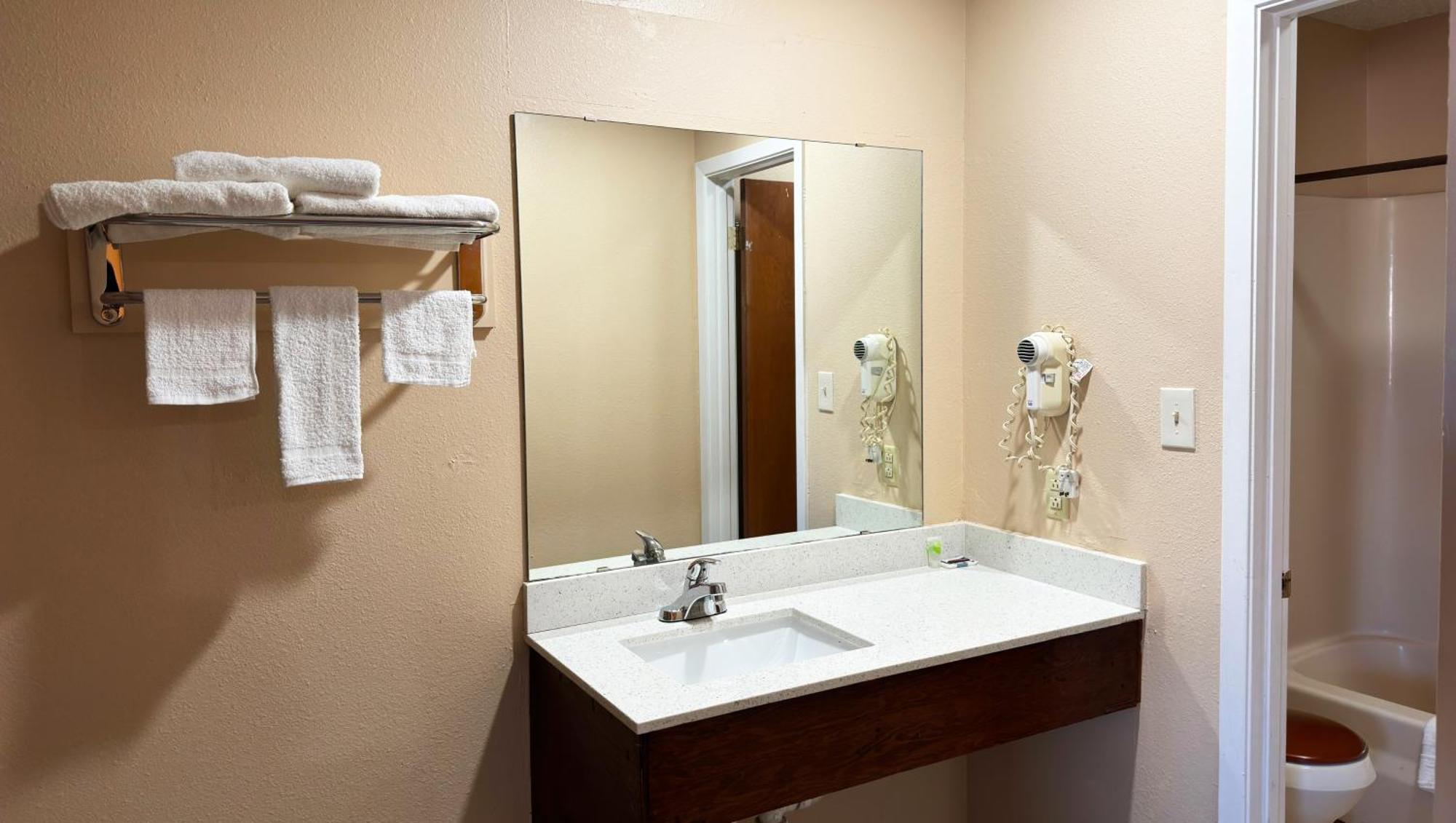 Regency Inn Hondo Esterno foto