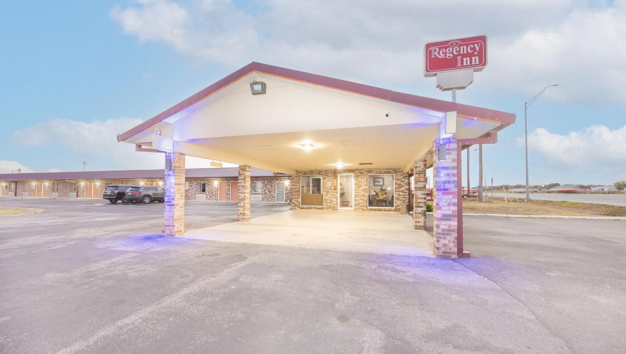 Regency Inn Hondo Esterno foto