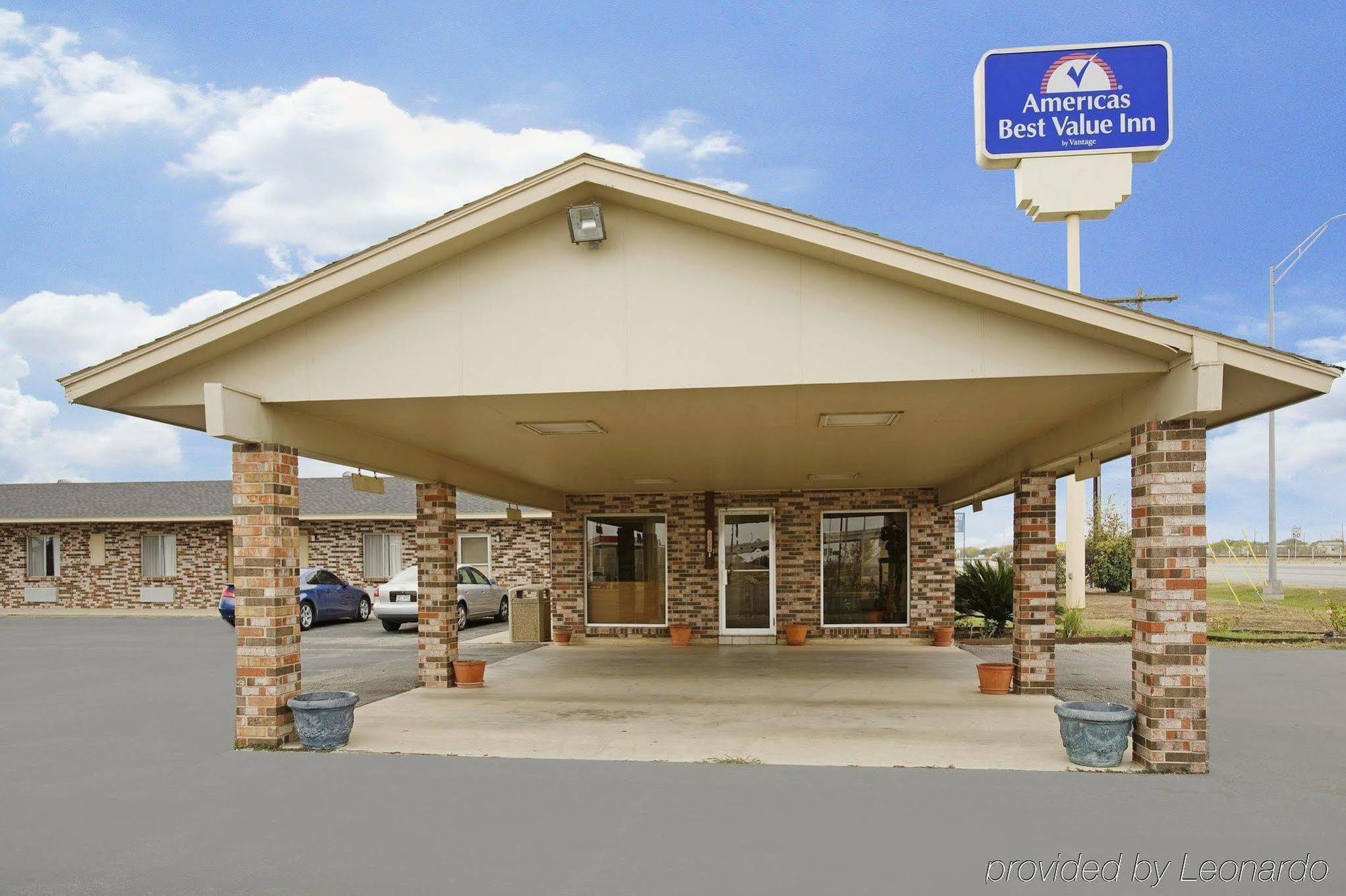 Regency Inn Hondo Esterno foto